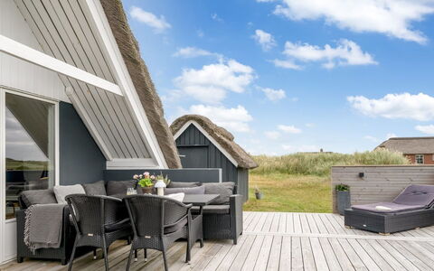 Hen - 400M from the Sea: Verblijf, Huis, Huis, Dak, Veranda, Landgoed, Siding, Garden Gebouwen, Boerderij, Werf