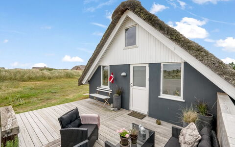 Hen - 400M from the Sea: Verblijf, Huis, Huis, Dak, Veranda, Landgoed, Siding, Garden Gebouwen, Boerderij, Werf