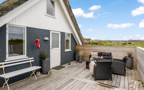 Hen - 400M from the Sea: Verblijf, Huis, Huis, Dak, Veranda, Landgoed, Siding, Garden Gebouwen, Boerderij, Werf