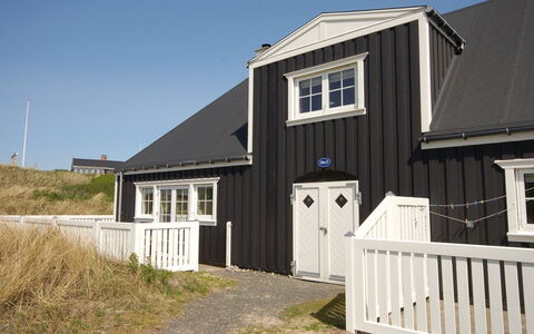 Eleonore - 100M from the Sea: Huis, Dak, Huis, Verblijf, Schuur, Garden Gebouwen, Siding, Werf, Blokhut, Hut
