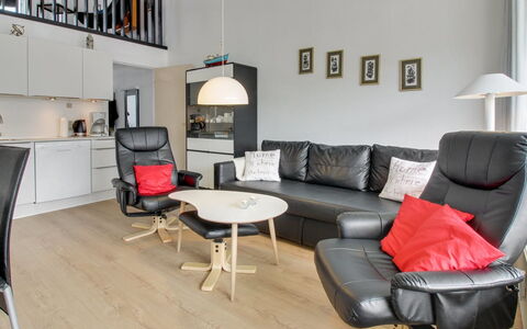Pavlinka - 200M from the Sea: Meubilair, Interieur Ontwerp, Flooring, Verdieping, Woonkamer, Kamer, Bankstel, Verlichting, Houten Vloer, Appartement