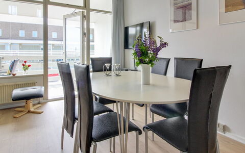 Pavlinka - 200M from the Sea: Meubilair, Interieur Ontwerp, Flooring, Verdieping, Plafond, Hout, Stoel, Eetkamer, Keuken En Eettafel, Tafel