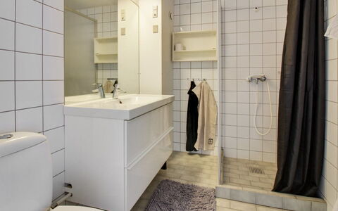 Pavlinka - 200M from the Sea: Flooring, Loodgieterswerkinrichting, Badkamer, Muur, Verdieping, Interieur Ontwerp, Wastafel In De Badkamer, Toilet, Wastafel, Loodgieter