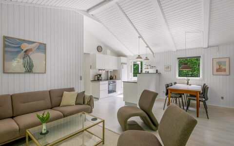 Fredger - 1.8Km from the Sea: Interieur Ontwerp, Flooring, Plafond, Hout, Bankstel, Meubilair, Verdieping, Woonkamer, Kamer, Huis