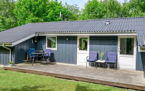 Fredger - 1.8Km from the Sea: Dak, Huis, Verblijf, Siding, Schaduw, Gazon, Werf, Tuin, Backyard, Garden Gebouwen