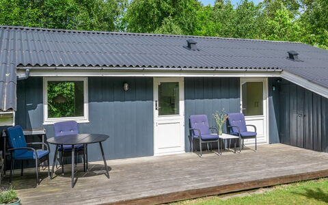 Fredger - 1.8Km from the Sea: Dak, Huis, Verblijf, Siding, Schaduw, Werf, Backyard, Tuin, Garden Gebouwen, Gazon