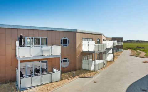 Aiana - 250M from the Sea: Samengesteld Materiaal, Stedelijk Ontwerp, Schaduw, Beton, Balkon, Daylighting