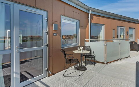 Aiana - 250M from the Sea: Samengesteld Materiaal, Appartement, Glas, Stoel, Beits, Balkon, Daylighting, Hardwood, Aluminium