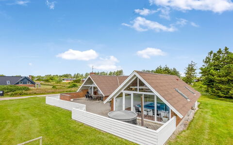 Tuomi - 900M from the Sea: Verblijf, Huis, Huis, Dak, Veranda, Landgoed, Siding, Garden Gebouwen, Boerderij, Werf