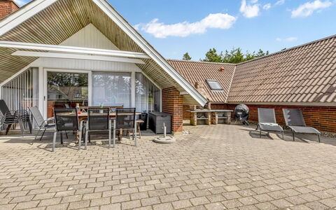 Tuomi - 900M from the Sea: Verblijf, Huis, Huis, Dak, Veranda, Landgoed, Siding, Garden Gebouwen, Boerderij, Werf