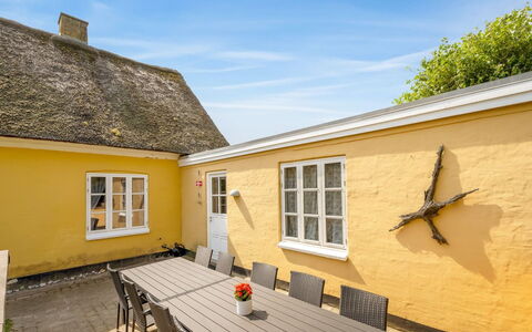 Urte - from the Sea: Huis, Dak, Huis, Verblijf, Schuur, Garden Gebouwen, Siding, Werf, Blokhut, Hut