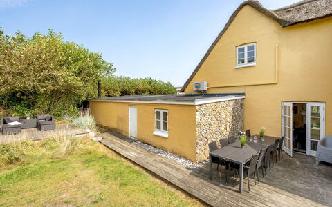 Urte - from the Sea: Huis, Dak, Huis, Verblijf, Schuur, Garden Gebouwen, Siding, Werf, Blokhut, Hut