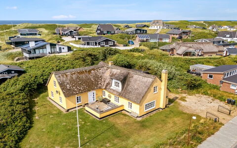 Urte - from the Sea: Huis, Dak, Huis, Verblijf, Schuur, Garden Gebouwen, Siding, Werf, Blokhut, Hut