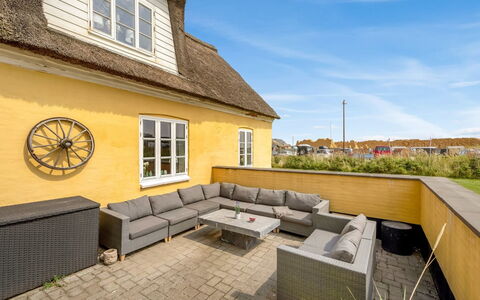 Urte - from the Sea: Huis, Dak, Huis, Verblijf, Schuur, Garden Gebouwen, Siding, Werf, Blokhut, Hut