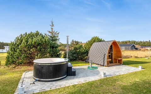 Sissan - 900M from the Sea: Dak, Land Lot, Verblijf, Huis, Landelijk Gebied, Schuur, Siding, Garden Gebouwen, Blokhut, Hut