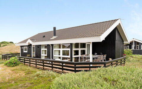 Fejzo - 700M to the Fjord: Meubilair, Interieur Ontwerp, Stoel, Flooring, Tafel, Toevlucht, Verdieping, Plafond, Kamer, Eco Hotel