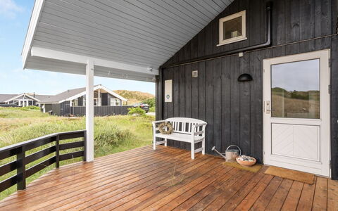 Fejzo - 700M to the Fjord: Meubilair, Interieur Ontwerp, Stoel, Flooring, Tafel, Toevlucht, Verdieping, Plafond, Kamer, Eco Hotel
