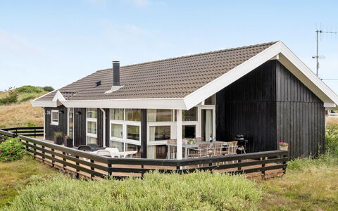 Fejzo - 700M to the Fjord: Meubilair, Interieur Ontwerp, Stoel, Flooring, Tafel, Toevlucht, Verdieping, Plafond, Kamer, Eco Hotel