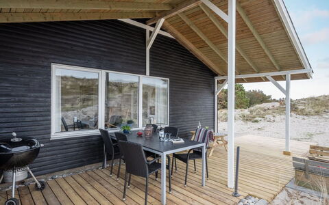 Martti - from the Sea: Gras, Huis, Dak, Huis, Verblijf, Struik, Land Lot, Landelijk Gebied, Boerderij, Groundcover