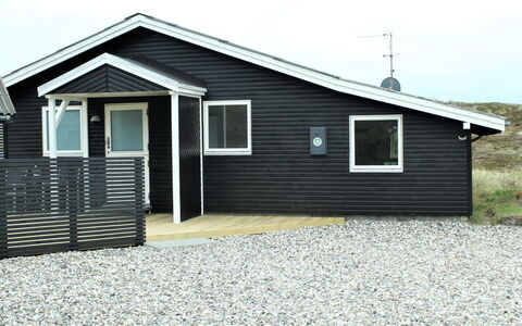 Martti - from the Sea: Gras, Huis, Dak, Huis, Verblijf, Struik, Land Lot, Landelijk Gebied, Boerderij, Groundcover