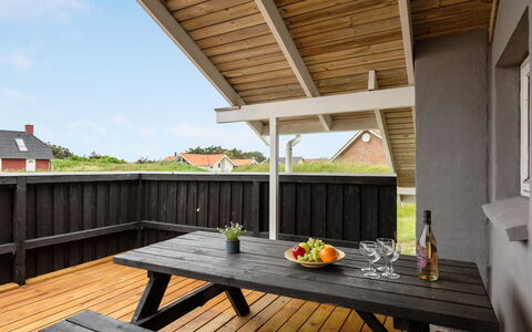 Solbritt - 330M to the Fjord: Struik, Stedelijk Ontwerp, Groundcover, Steen, Appartement, Landgoed, Metselwerk, Balkon, Landscaping