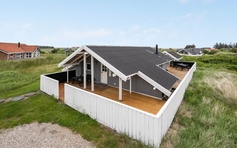 Solbritt - 330M to the Fjord: Struik, Stedelijk Ontwerp, Groundcover, Steen, Appartement, Landgoed, Metselwerk, Balkon, Landscaping