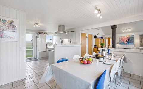 Gottfreda - 330M to the Fjord: Plafond, Flooring, Verdieping, Interieur Ontwerp, Huis, Meubilair, Deur, Stoel, Keuken, Countertop