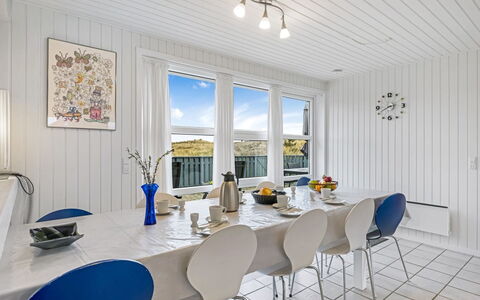 Gottfreda - 330M to the Fjord: Interieur Ontwerp, Plafond, Meubilair, Flooring, Huis, Tafel, Keuken En Eettafel, Lichte Inrichting, Eetkamer, Verdieping