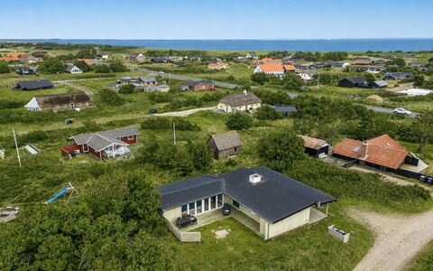 Yorik - 800M from the Sea: Struik, Stedelijk Ontwerp, Groundcover, Steen, Appartement, Landgoed, Metselwerk, Balkon, Landscaping