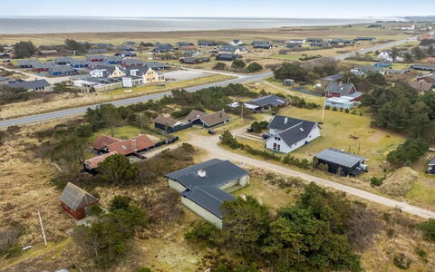 Yorik - 800M from the Sea: Struik, Stedelijk Ontwerp, Groundcover, Steen, Appartement, Landgoed, Metselwerk, Balkon, Landscaping