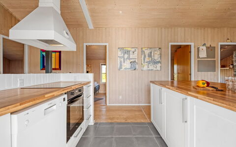 Hjalma - from the Sea: Keuken, Flooring, Hout, Countertop, Verdieping, Houten Vloer, Interieur Ontwerp, Toestel Van De Keuken, Plafond, Cabinetry