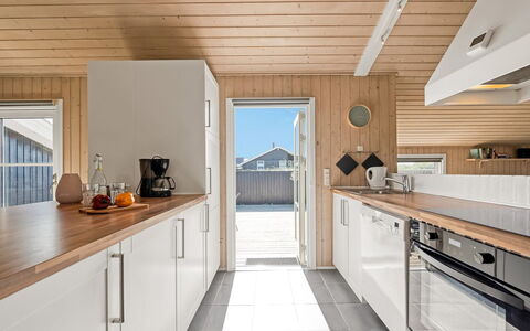 Hjalma - from the Sea: Flooring, Hout, Verdieping, Keuken, Countertop, Houten Vloer, Interieur Ontwerp, Cabinetry, Plafond, Meubilair