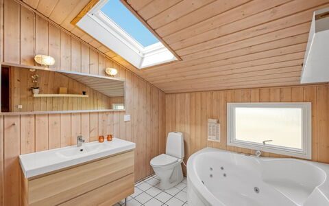 Hjalma - from the Sea: Loodgieterswerkinrichting, Flooring, Interieur Ontwerp, Hout, Verdieping, Plafond, Wastafel, Badkamer, Kraan, Wastafel In De Badkamer