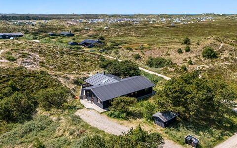 Sila - 800M from the Sea: Gras, Huis, Dak, Huis, Verblijf, Struik, Land Lot, Landelijk Gebied, Boerderij, Groundcover