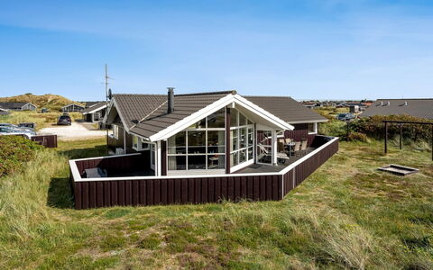 Thrugot - from the Sea: Struik, Stedelijk Ontwerp, Groundcover, Steen, Appartement, Landgoed, Metselwerk, Balkon, Landscaping