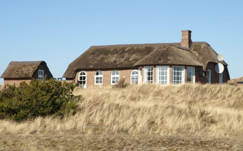 Aslaug - 500M from the Sea: Hout, Dak, Architectuur, Huis, Huis, Verblijf, Siding, Hardwood, Helling, Landgoed