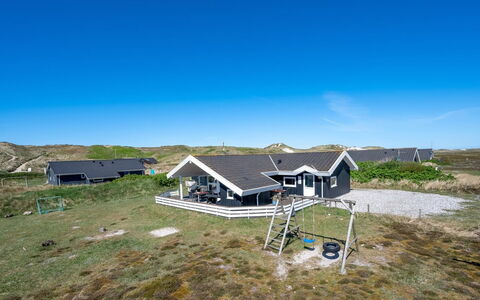 Sylta - from the Sea: Struik, Stedelijk Ontwerp, Groundcover, Steen, Appartement, Landgoed, Metselwerk, Balkon, Landscaping
