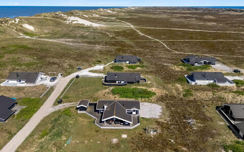 Sylta - from the Sea: Struik, Stedelijk Ontwerp, Groundcover, Steen, Appartement, Landgoed, Metselwerk, Balkon, Landscaping