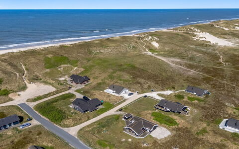 Sylta - from the Sea: Struik, Stedelijk Ontwerp, Groundcover, Steen, Appartement, Landgoed, Metselwerk, Balkon, Landscaping