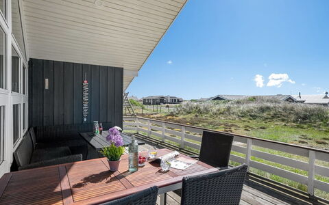 Sylta - from the Sea: Struik, Stedelijk Ontwerp, Groundcover, Steen, Appartement, Landgoed, Metselwerk, Balkon, Landscaping