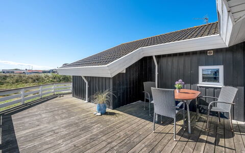 Sylta - from the Sea: Struik, Stedelijk Ontwerp, Groundcover, Steen, Appartement, Landgoed, Metselwerk, Balkon, Landscaping