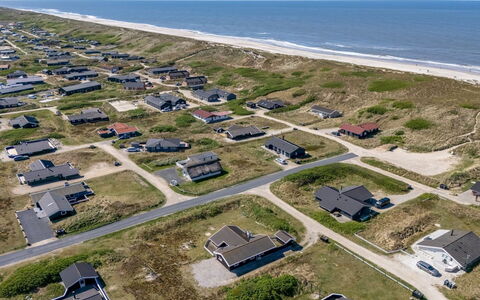 Sylta - from the Sea: Struik, Stedelijk Ontwerp, Groundcover, Steen, Appartement, Landgoed, Metselwerk, Balkon, Landscaping