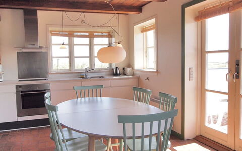 Swanja - from the Sea: Meubilair, Interieur Ontwerp, Flooring, Hout, Tafel, Verdieping, Stoel, Plafond, Keuken En Eettafel, Eetkamer