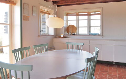 Swanja - from the Sea: Meubilair, Interieur Ontwerp, Flooring, Hout, Tafel, Verdieping, Stoel, Eetkamer, Keuken En Eettafel, Lichte Inrichting