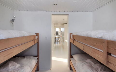 Swanja - from the Sea: Interieur Ontwerp, Hout, Flooring, Verdieping, Plafond, Meubilair, Kamer, Slaapkamer, Bed, Beits