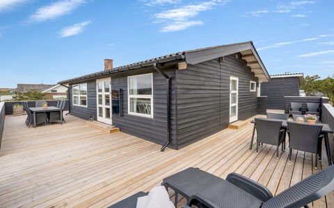 Arbnora - 400M from the Sea: Hout, Huis, Verblijf, Huis, Dak, Landelijk Gebied, Siding, Blokhut, Garden Gebouwen, Hardwood