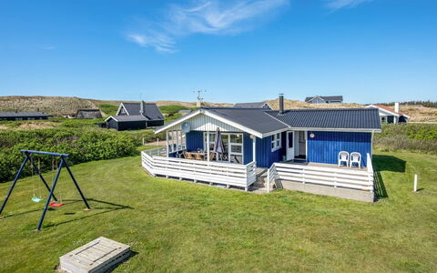 Ingborg - 150M from the Sea: Blauw, Huis, Huis, Dak, Architectuur, Verblijf, Land Lot, Landgoed, Veranda, Siding
