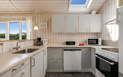 Ingborg - 150M from the Sea: Keuken, Toestel Van De Keuken, Countertop, Major Appliance, Cabinetry, Hout, Flooring, Interieur Ontwerp, Plafond, Gootsteen