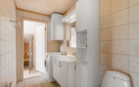 Ingborg - 150M from the Sea: Flooring, Loodgieterswerkinrichting, Interieur Ontwerp, Verdieping, Wastafel, Hout, Badkamerkast, Wastafel In De Badkamer, Kraan, Badkamer