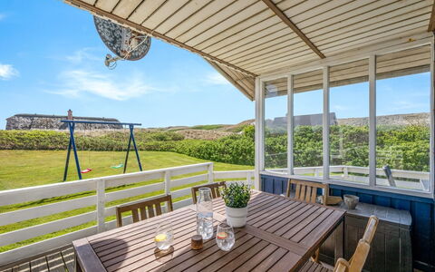 Ingborg - 150M from the Sea: Hout, Huis, Veranda, Meubilair, Deur, Verdieping, Hardwood, Verblijf, Beits, Dek